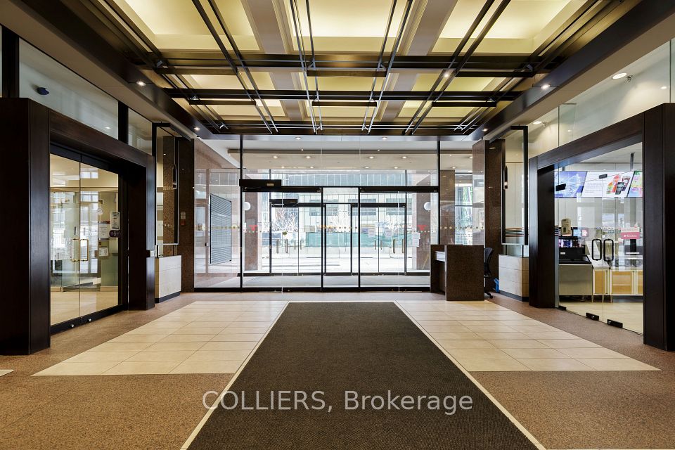 1 Eglinton Avenue E 201, Toronto C10, ON M4P 3A1