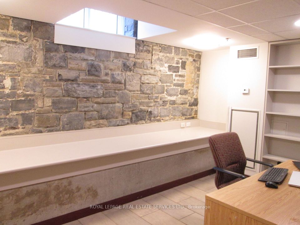 56 Queen Street E, Toronto C08, ON M5C 2Z3