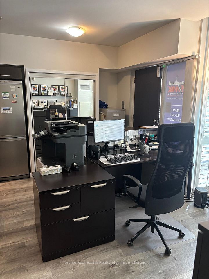 17 Capreol Court G10, Toronto C01, ON M5V 3Z6