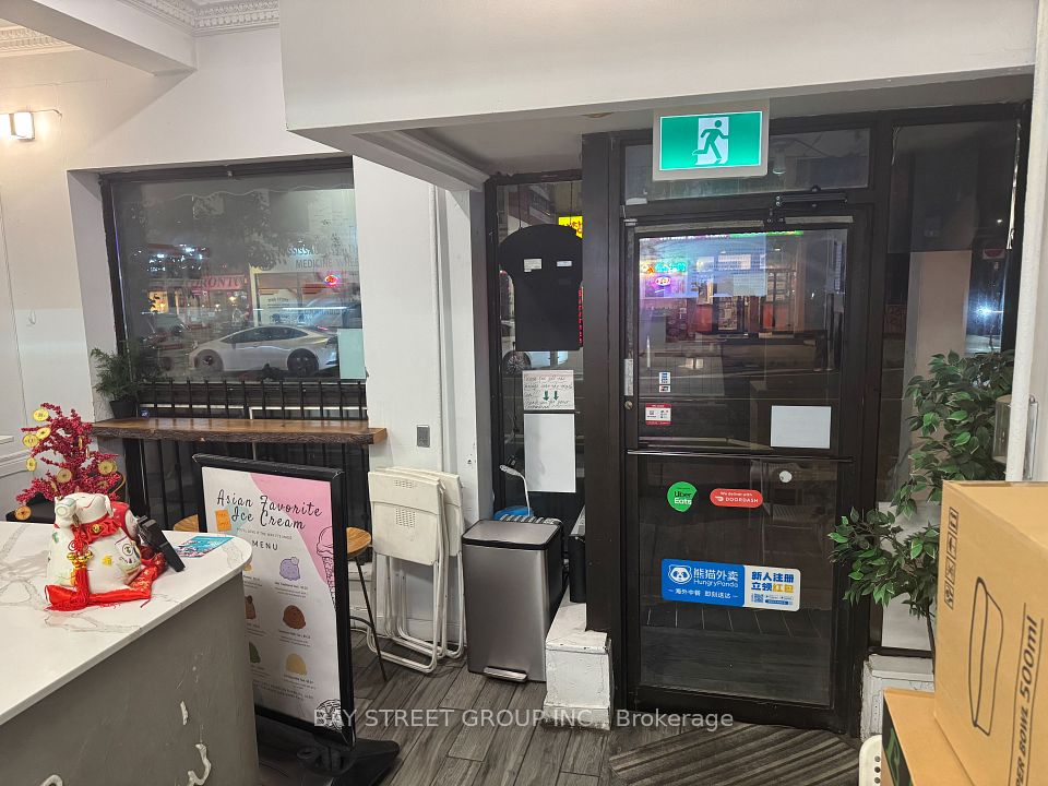 690 Bloor Street W, Toronto C02, ON M6G 1L2