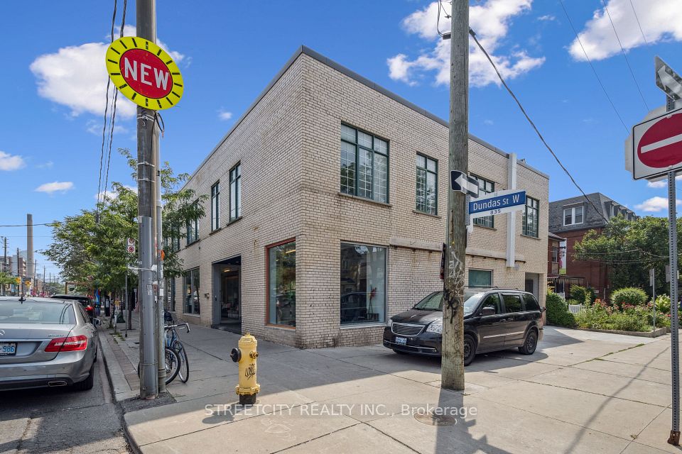 837 Dundas Street W, Toronto C01, ON M6J 1V4