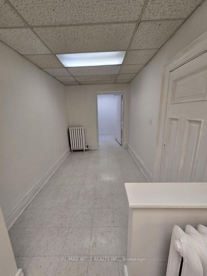 949 St Clair Avenue W 2B, Toronto C02, ON M6C 1C7