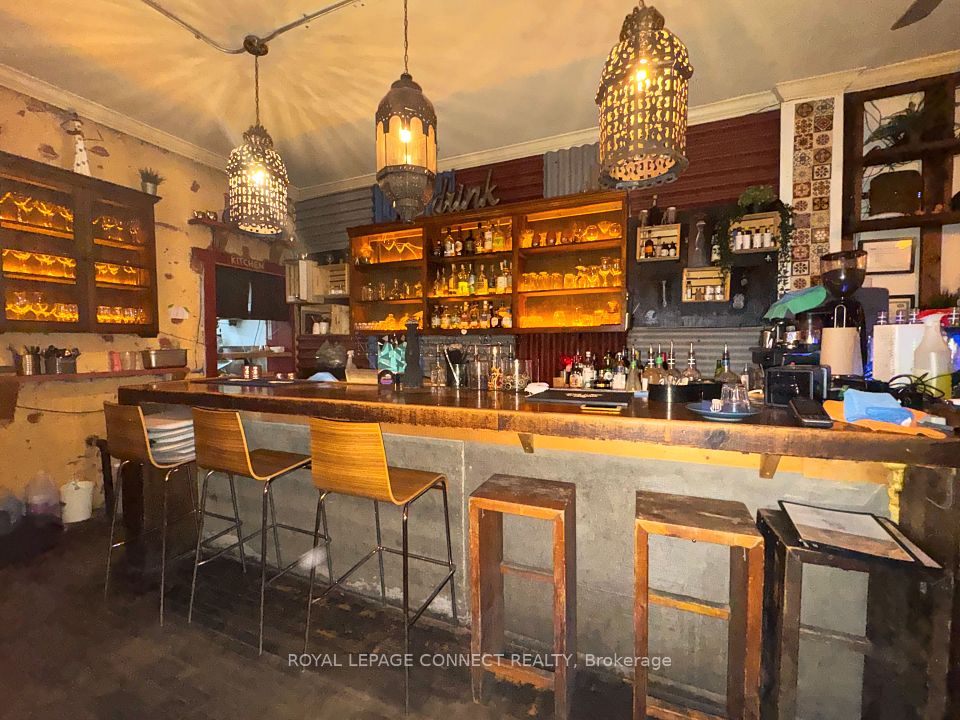 942 Queen Street W, Toronto C01, ON M6J 1G8