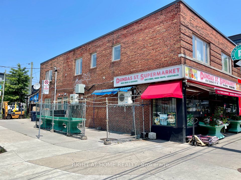878 Dundas Street, Toronto C01, ON M6J 1V7