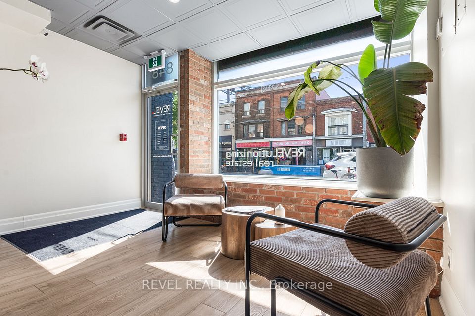 850 College Street, Toronto C01, ON M6H 1A2