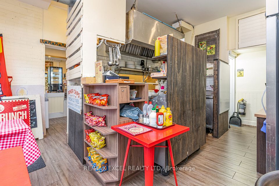 72-74 Lippincott Street, Toronto C01, ON M5S 2P1