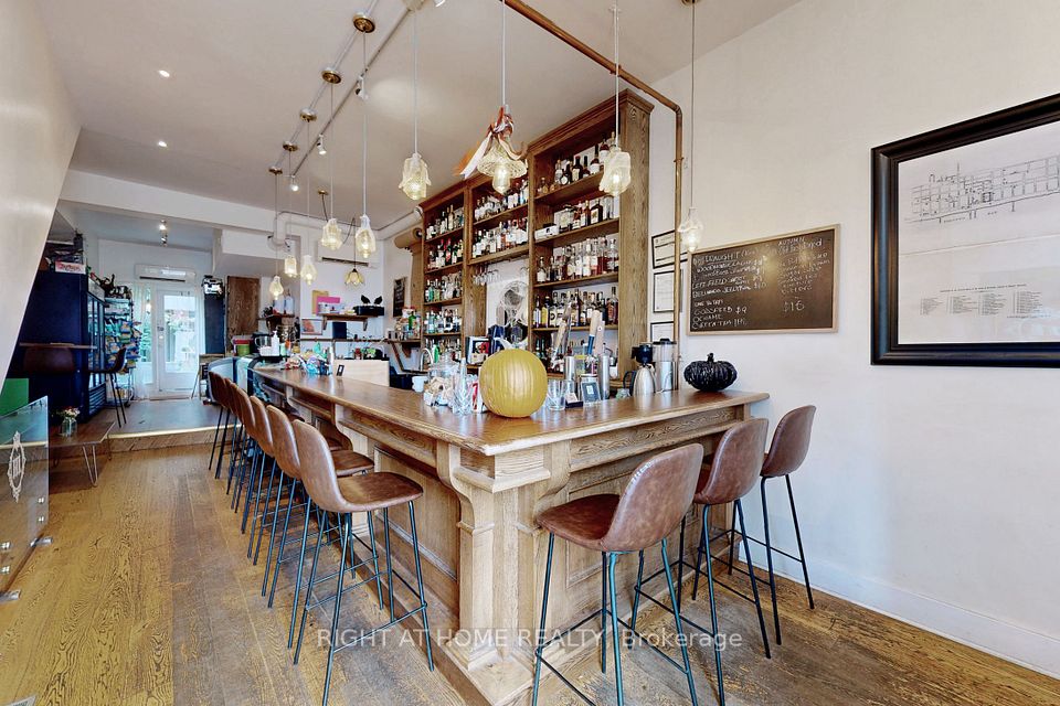 394 King Street E, Toronto C08, ON M5A 1K9