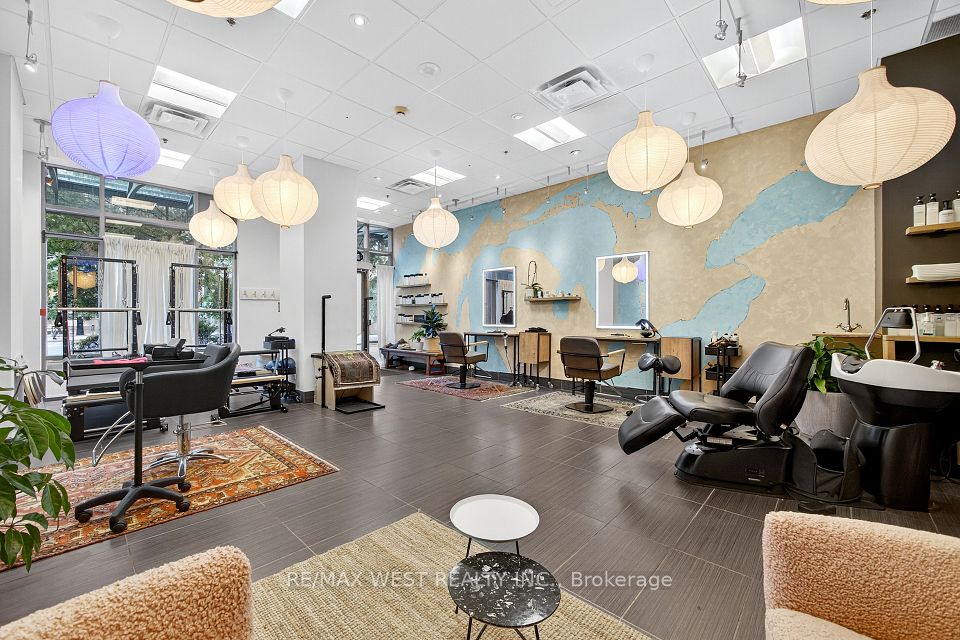 921 Bay Street, Toronto C01, ON M5S 3L6