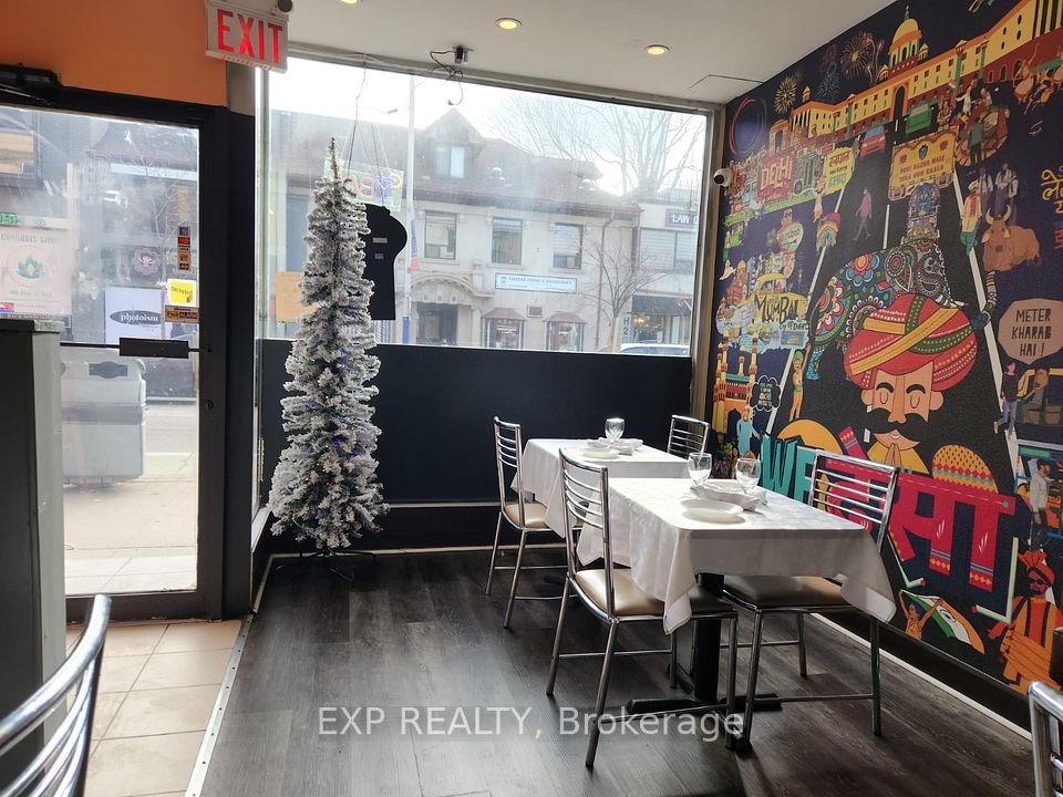 606 Bloor Street W, Toronto C02, ON M6G 1K4