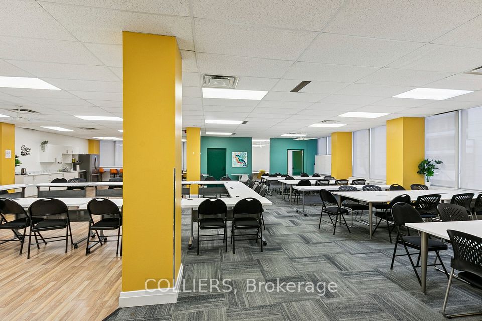 120 Eglinton Avenue E 302, Toronto C10, ON M4P 1E2