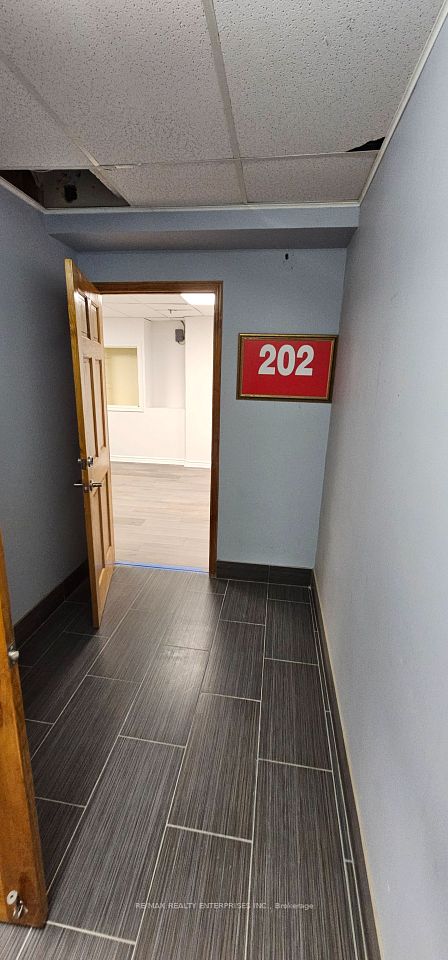 670 Bloor Street W 202, Toronto C02, ON M6G 1L2