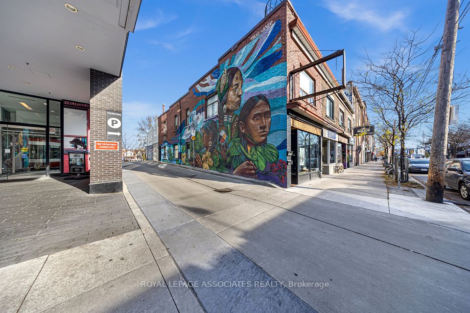 1532 Dundas Street W, Toronto C01, ON M6K 1T5