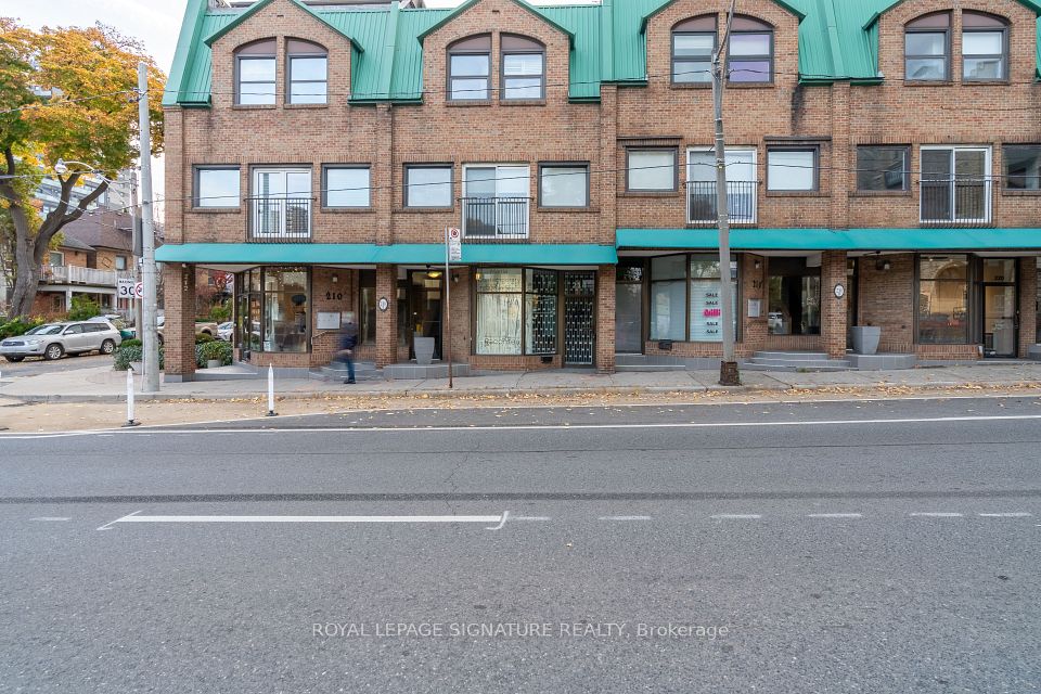214 Avenue Road 2, Toronto C02, ON M5R 2J4