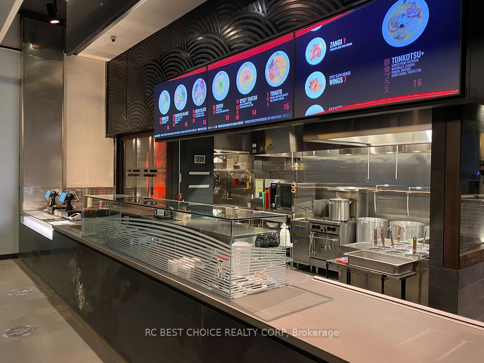 220 Yonge Street CRU F17, Toronto C01, ON M5B 2H1