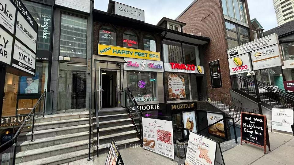 128 1/2 Cumberland Street, Toronto C02, ON M5R 1A6