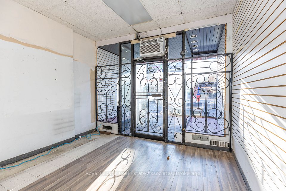 654 Bloor Street W, Toronto C02, ON M6G 1K9