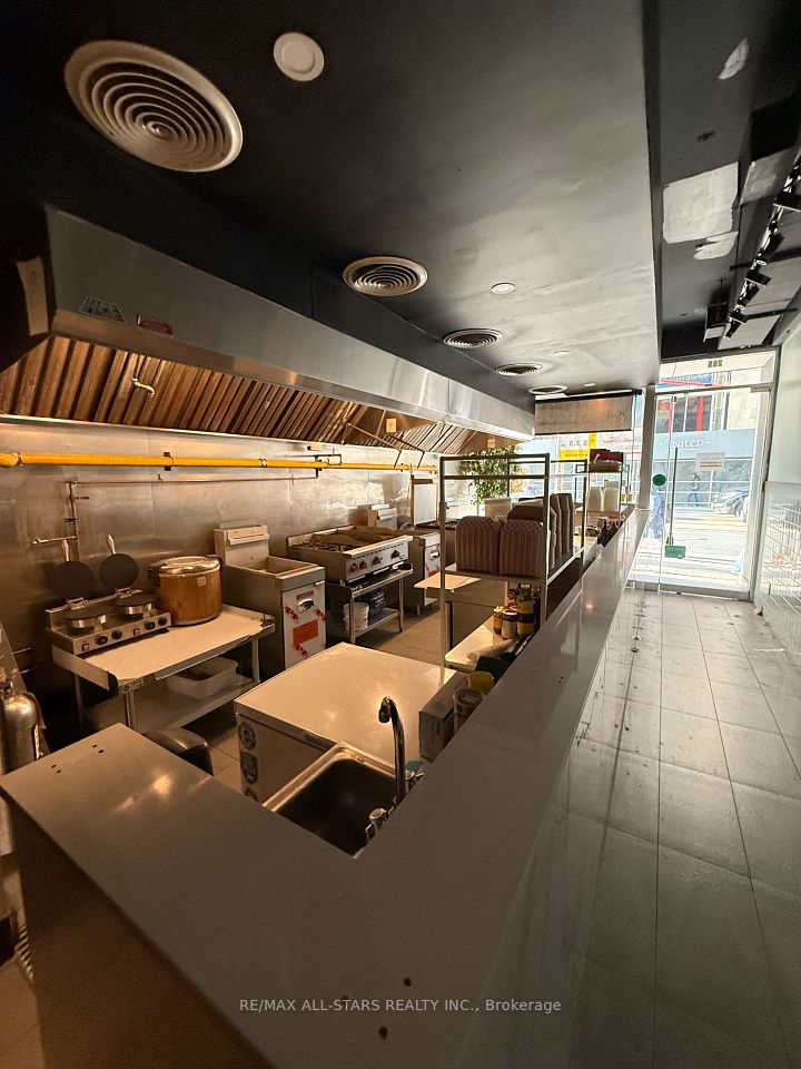 209 Dundas Street W Unit A, Toronto C01, ON M5G 1C8