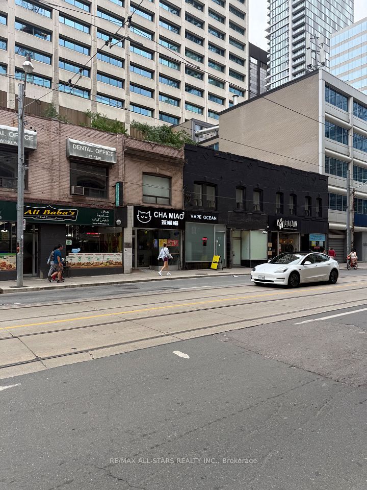 209 Dundas Street W Unit C, Toronto C01, ON M5G 1C8