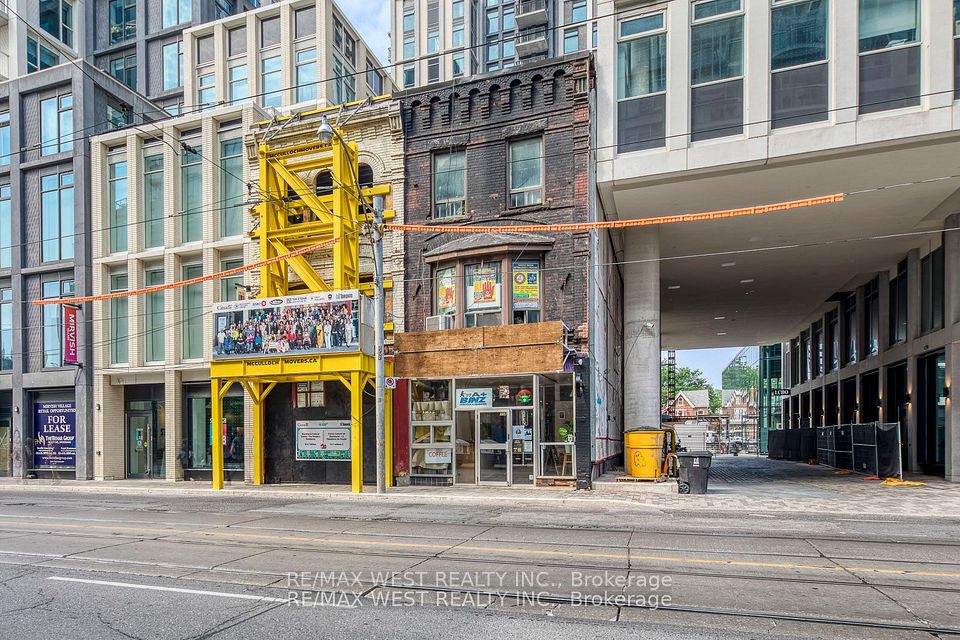 758 Bathurst Street, Toronto C01, ON M5S 2R6