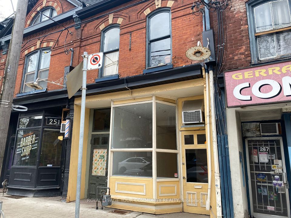 249 Gerrard Street E, Toronto C08, ON M5A 2G1