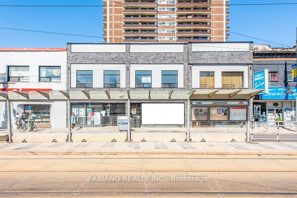 944 St Clair Avenue W, Toronto C03, ON M6E 2V1