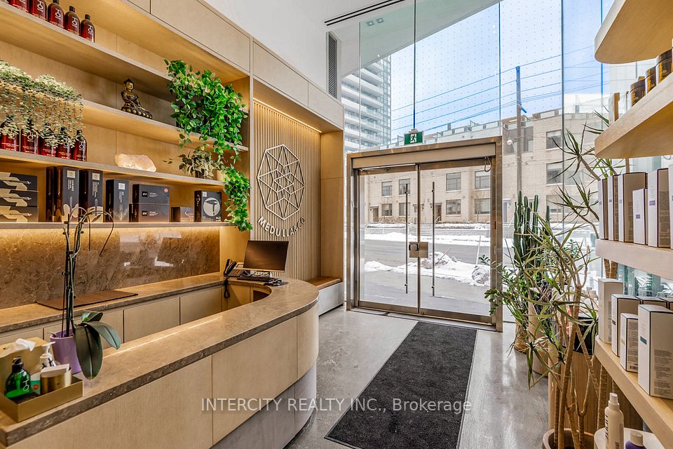 277 Davenport Road 102, Toronto C02, ON M5R 1J9