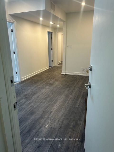 329 Lonsdale Road 1, Toronto C03, ON M4V 1X3