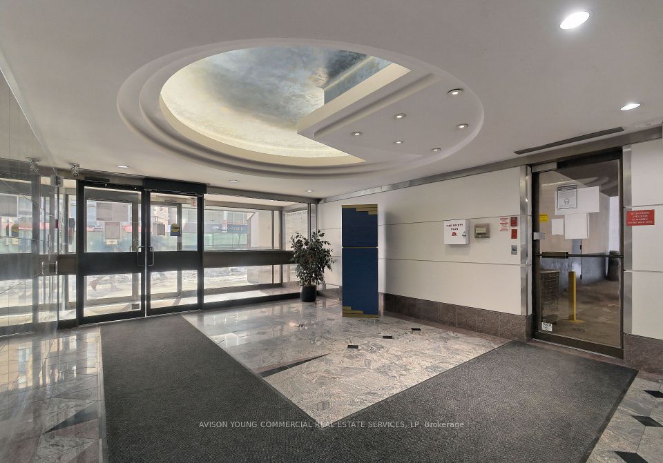 55 Eglinton Avenue E 311, Toronto C10, ON M4P 1G8