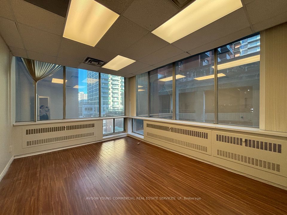 55 Eglinton Avenue E 305, Toronto C10, ON M4P 1G8