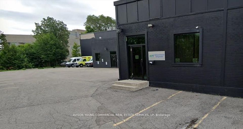 25 Lesmill Road 3, Toronto C12, ON M3B 2T3