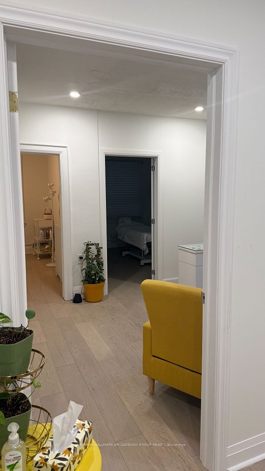 728 St Clair Avenue W 2nd level, Toronto C03, ON M6C 1B3