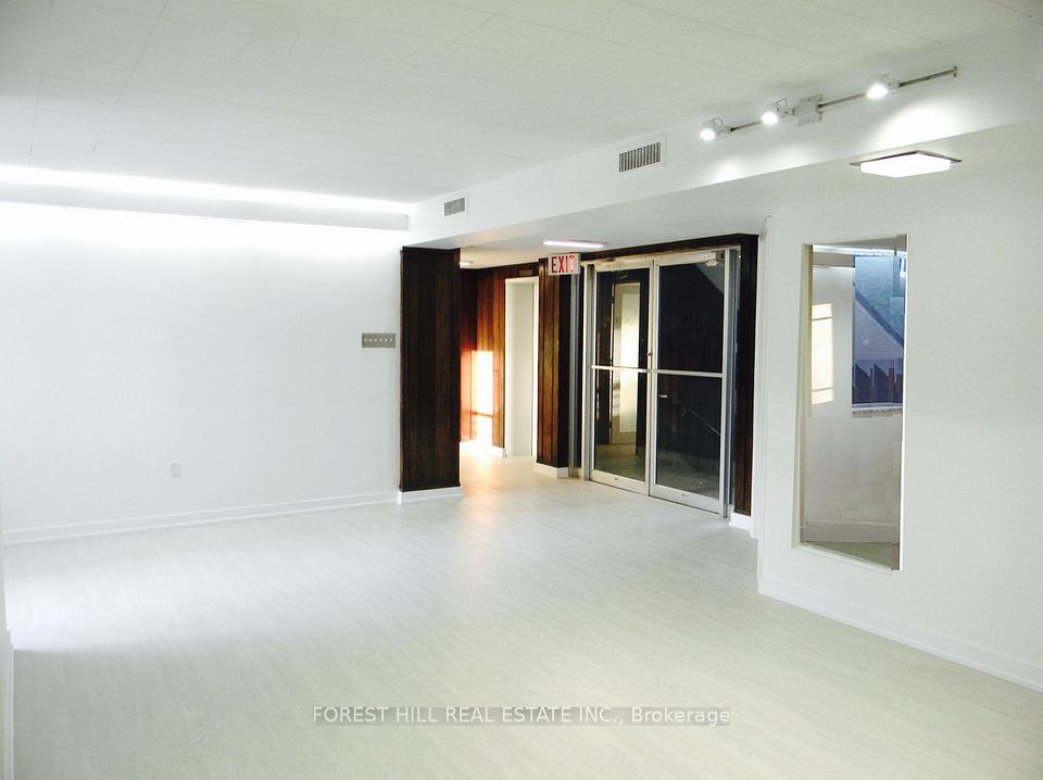 226 Bathurst Street 200, Toronto C01, ON M5T 2R9