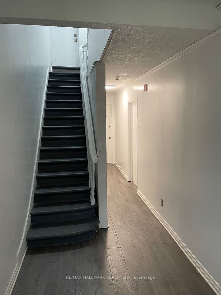 177 Carlton Street, Toronto C08, ON M5A 2K3