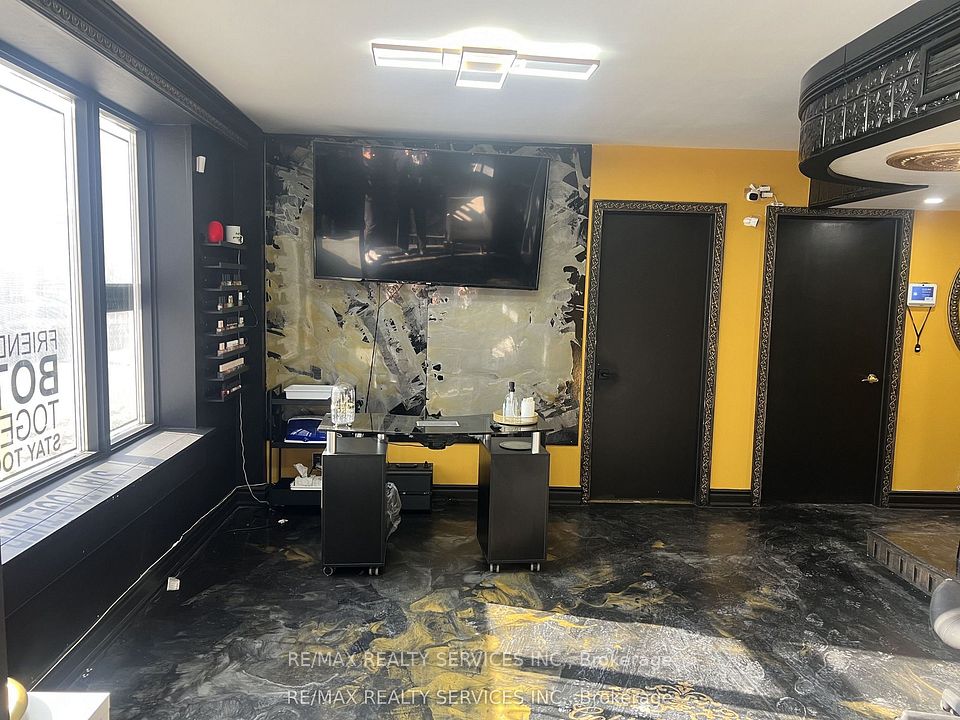 34 Berwick Avenue, Toronto C03, ON M5P 1H1