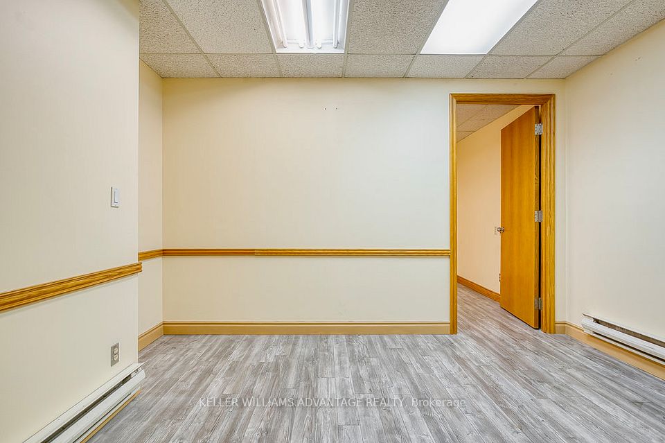 302 Spadina Avenue 203B, Toronto C01, ON M5T 2E7