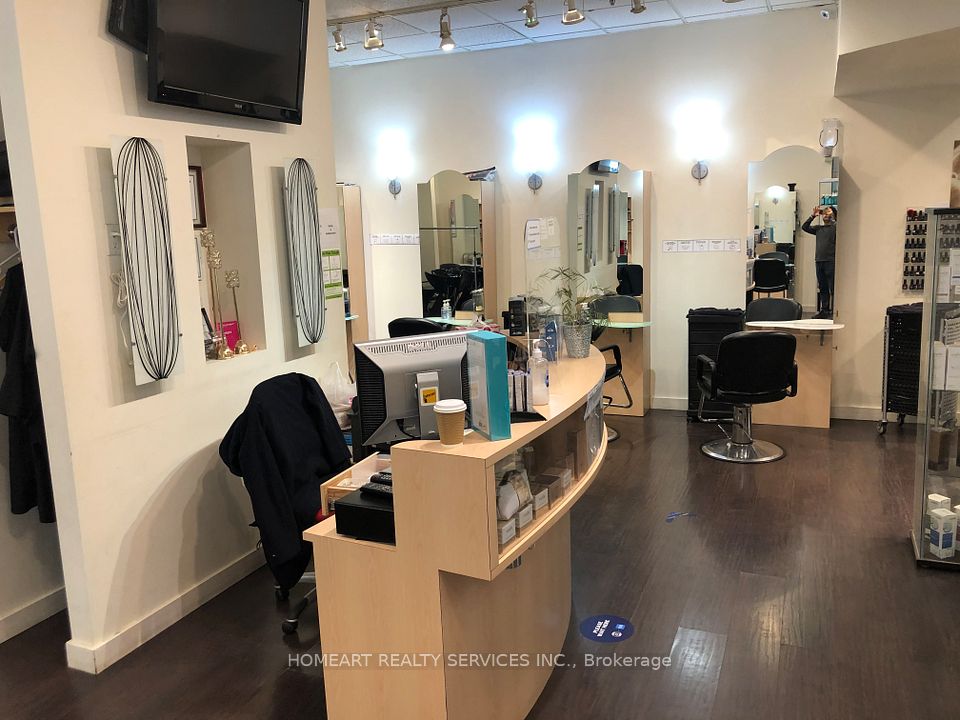 595 Bay Street F11, Toronto C01, ON M5G 2C2