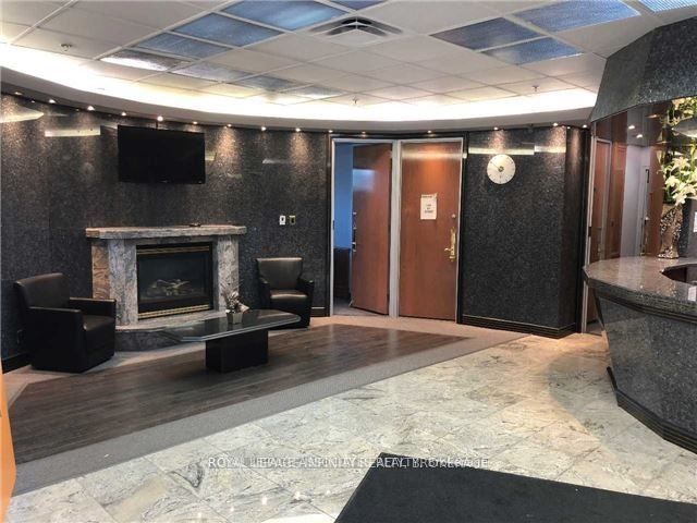 25 Mallard Road, Toronto C13, ON M3B 1S4