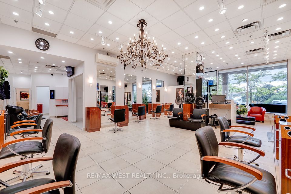 3292 Bayview Avenue 102, Toronto C14, ON M2M 4J5