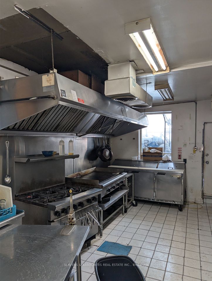 1144 College Street, Toronto C01, ON M6H 1B6