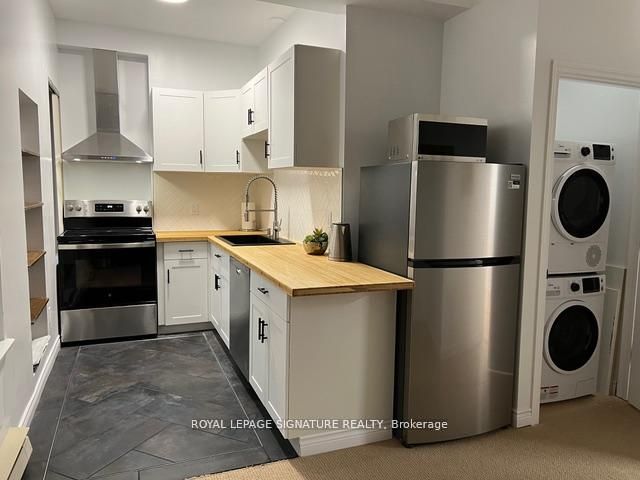 208 Carlton Street Main, Toronto C08, ON M5A 2L1