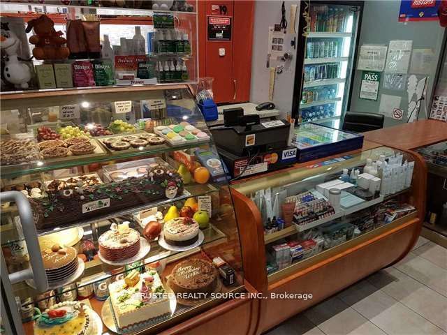 384 Yonge Street 19, Toronto C01, ON M5B 1S8