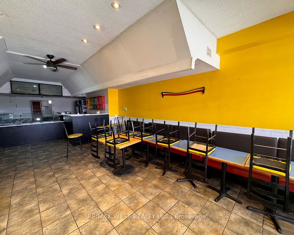 477 Oakwood Avenue, Toronto C03, ON M6E 2W4