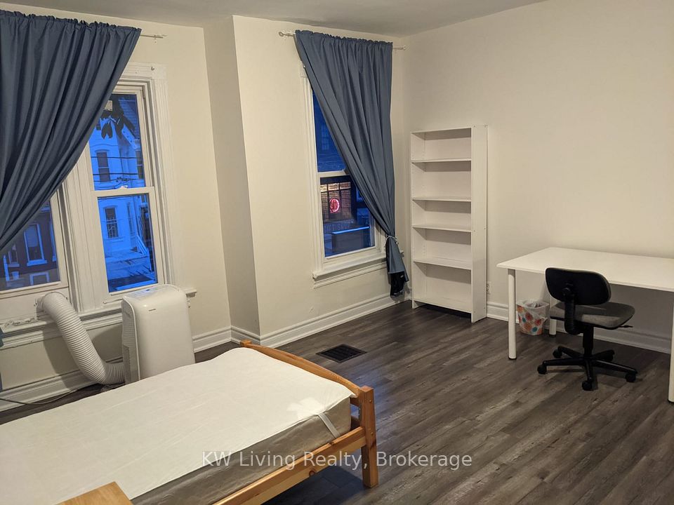 27 Kensington Avenue, Toronto C01, ON M5T 2J8