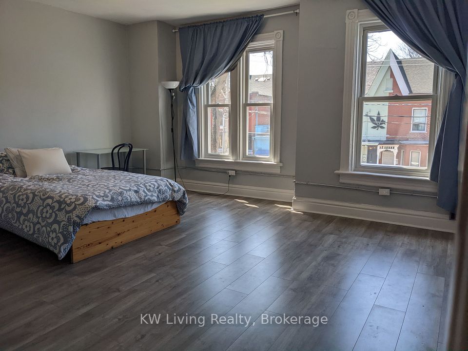 29 Kensington Avenue, Toronto C01, ON M5T 2J8