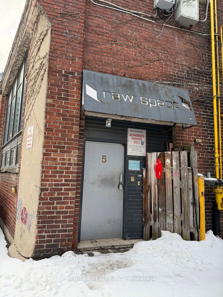 221 Sterling Road E 05, Toronto C01, ON M6R 2B2