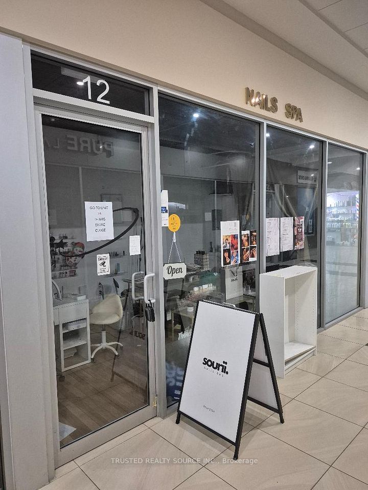 384 Yonge Street 12, Toronto C01, ON M5B 1S8