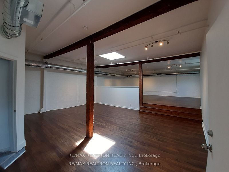 135 Tecumseth Street 14B, Toronto C01, ON M6J 2H2