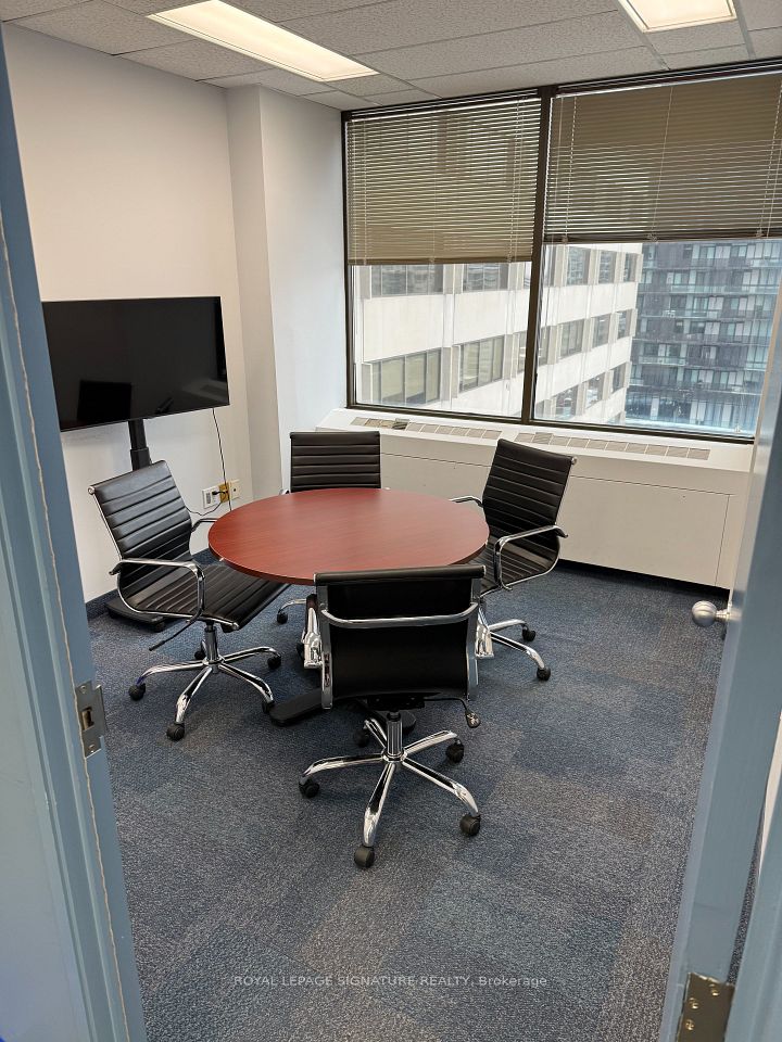 20 Eglinton Avenue W 1001, Toronto C03, ON M4R 1K8