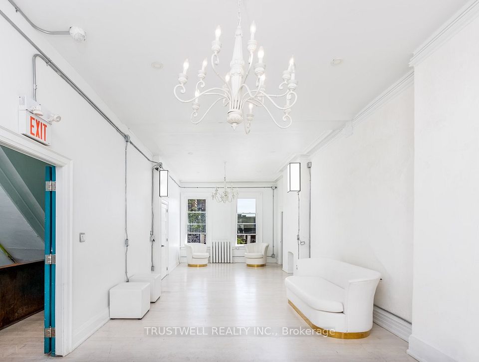 434 College Street 2nd Floor, Toronto C01, ON M5T 1T3