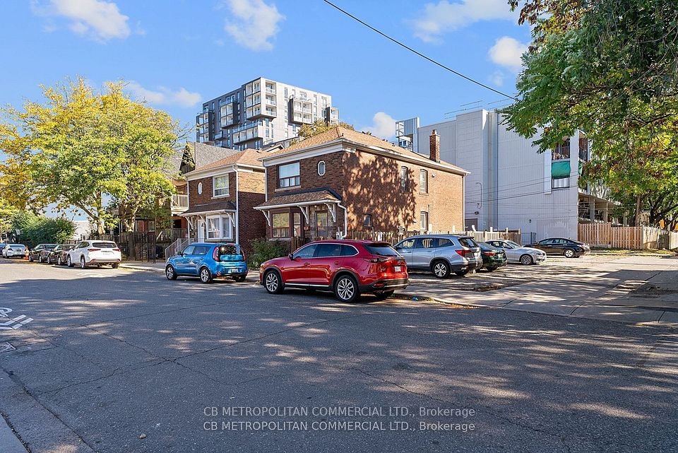 15 Augusta Avenue, Toronto C01, ON M5T 2K7